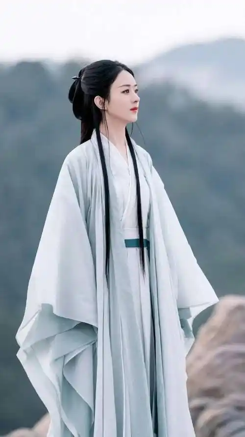 作为90后,我最开始知道赵丽颖是从《花千骨》开始的,总是会把她和