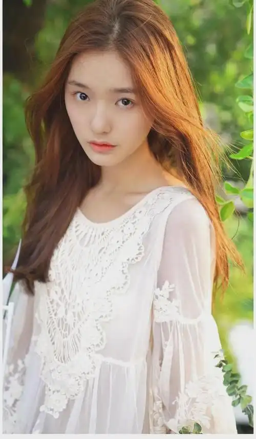 25岁林允,甜美清纯身材饱满,这个女孩真是太有味道了!