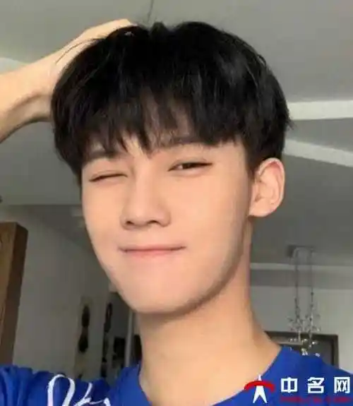 2021男生齐刘海碎发挑选适合自己的发型