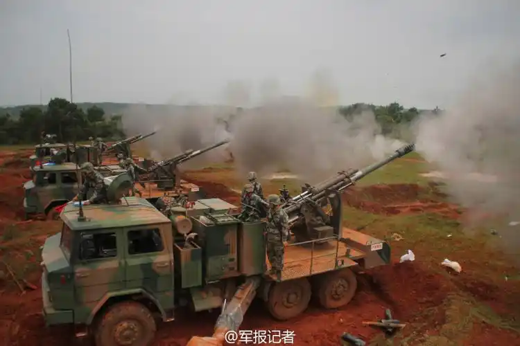 山中猛虎13军装备大批卡车炮开进山区快打快撤