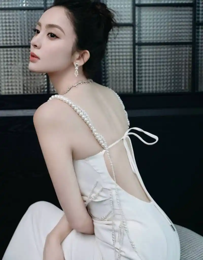 古力娜扎:纯白,清纯,浪漫,休闲