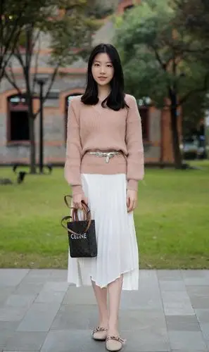 冬天穿裙子美女选择半身裙根据需求搭配出不俗的时尚品味