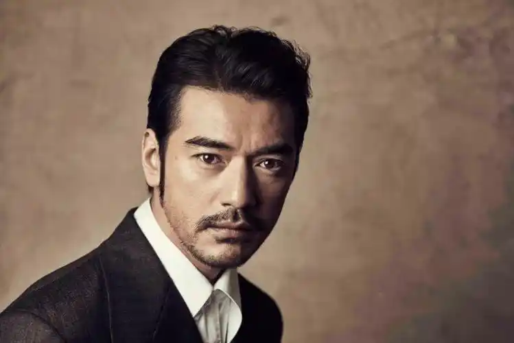 络腮胡怎么留才好看?提高颜值的三种胡子留法!