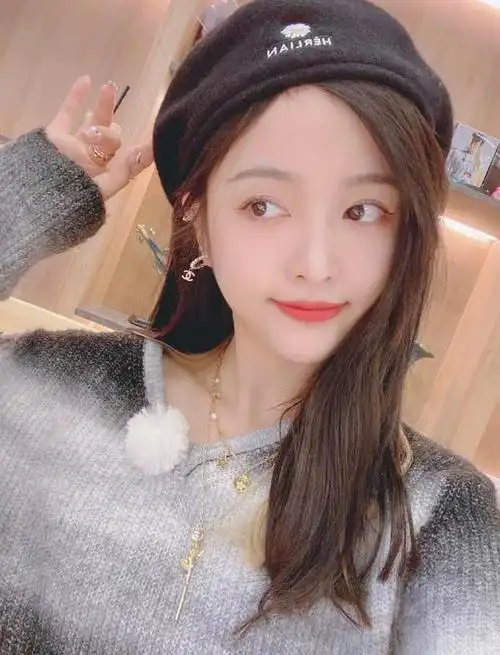 25岁的富婆吴宣仪露背毛衣配钻石手镯展现魅惑的终极幻想