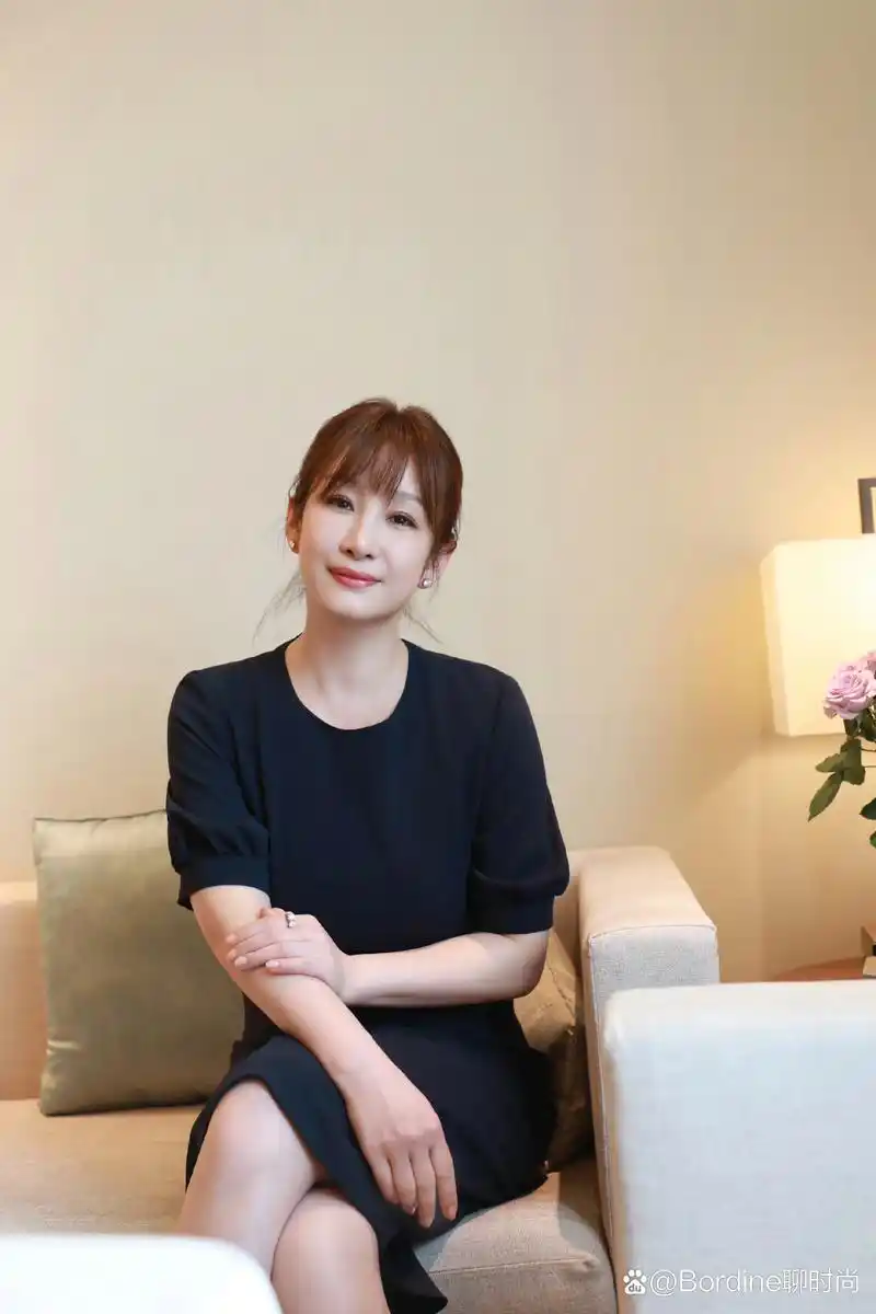 秦海璐的简约穿搭.