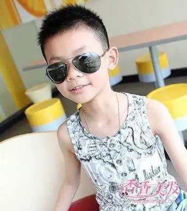 小学生毛碎发型图片 好看男生短发毛碎