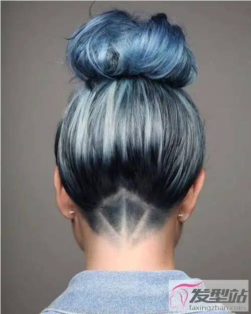 女生长发后面剃掉一半 个性微刺青刻发让你温柔耍坏