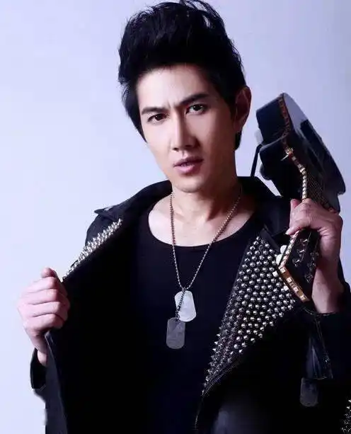 男生子弹头发型增高功能发型