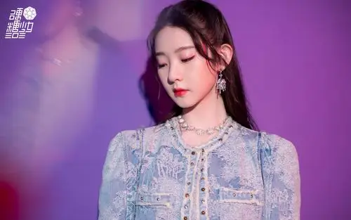 张艺凡性感甜美写真桌面壁纸