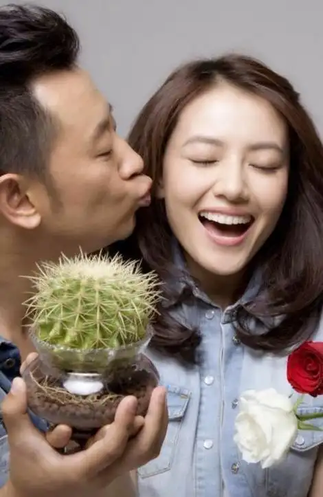 高圆圆为黄海波庆生,黄海波不停抹眼泪,网友:这才是患难见真情