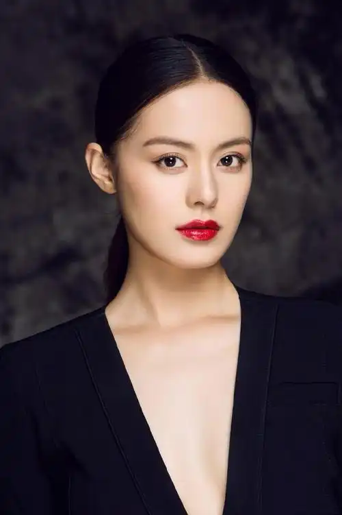 优雅迷人,仙气十足——充满魅力的女演员王力可!