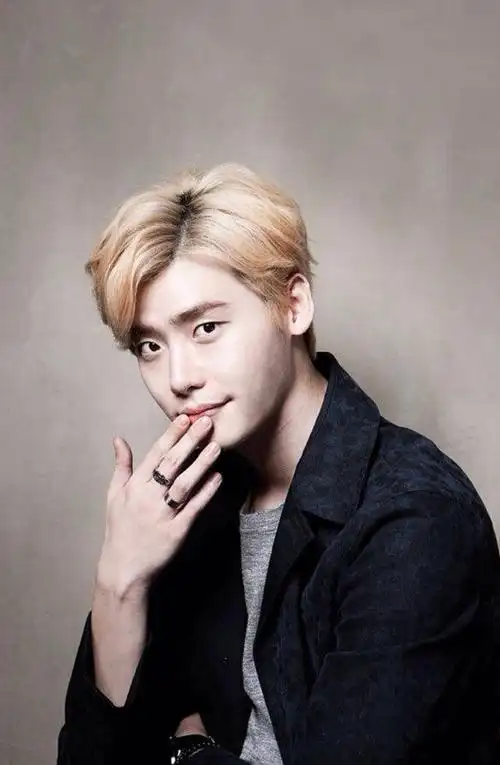 展开全部 是的,属于二八分,二八分的发型可以放下来,也可以做上去,都