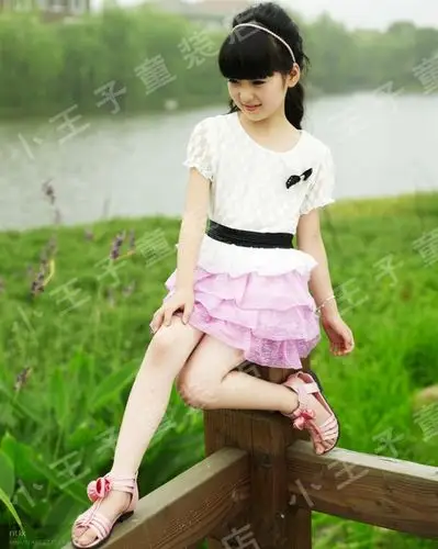 求图片上女孩儿的名字