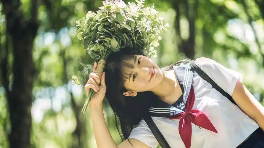 清纯 校服 春天 花束 美女模特壁纸锁屏壁纸图片_动态桌面壁纸图片