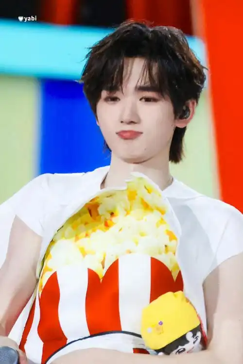 宋亚轩的染发记录vlog##宋亚轩染发vlog##时代少年团 喝酒