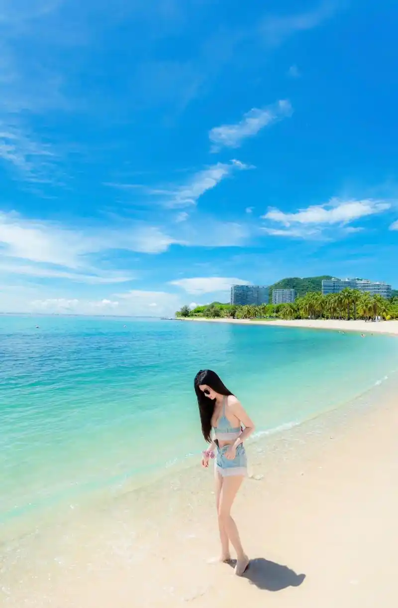 我不爱晒太阳,但是我喜欢大海.#阳光沙滩海浪 #正常穿搭无不 - 抖音