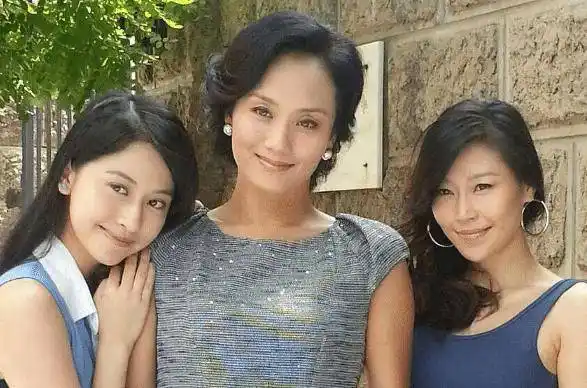 这个女演员是李颖.我相信每个人在谈论这个名字时都会感到有点