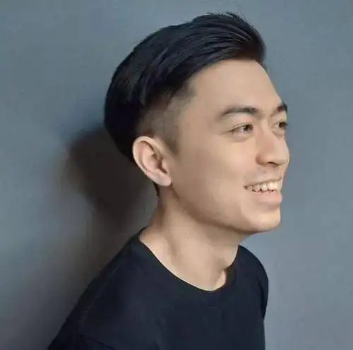 三款热搜的男生清爽露额头发型让女孩对你刮目相看