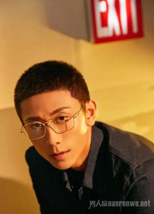 男生夏季学生发型简单又酷帅非常轻松时尚