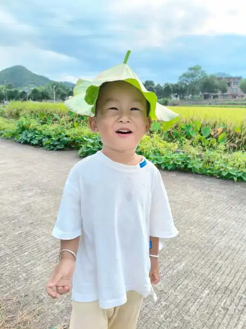 小朋友,别着急长大呀,反正这世界又不缺大人#治愈系笑容 #童 - 抖音