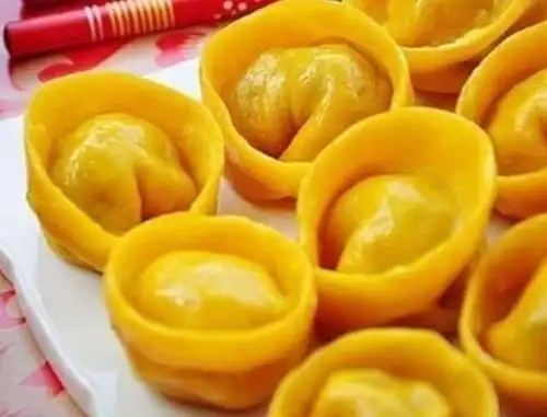 那接下来小编就把金元宝饺子的做法分享给大家,大家过年一定要做起来