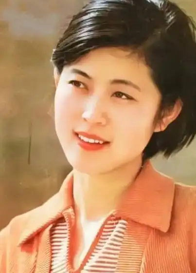 刚出道惊为天人,老了却灵气全无,娱乐圈就这么毁美人?