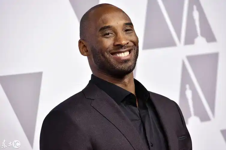 "小飞侠"科比出席奥斯卡金像奖提名人午餐会,笑容灿烂精神佳