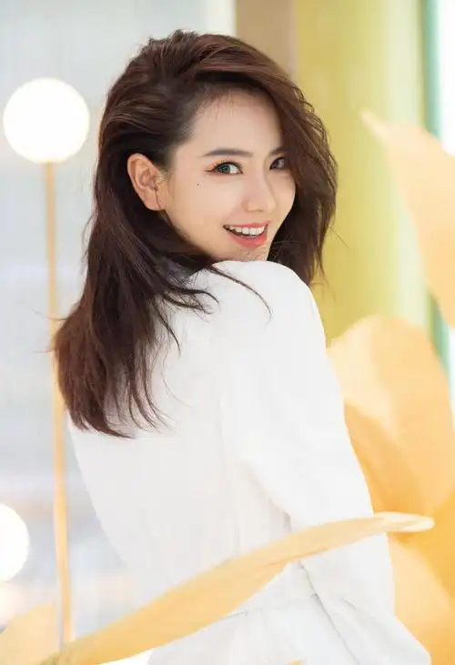 戚薇:第8027期时尚潮流美图欣赏