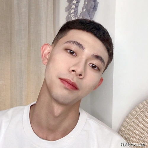 原创男生"不油腻"的发型怎么选?试试这6款清爽短发,适合春夏剪