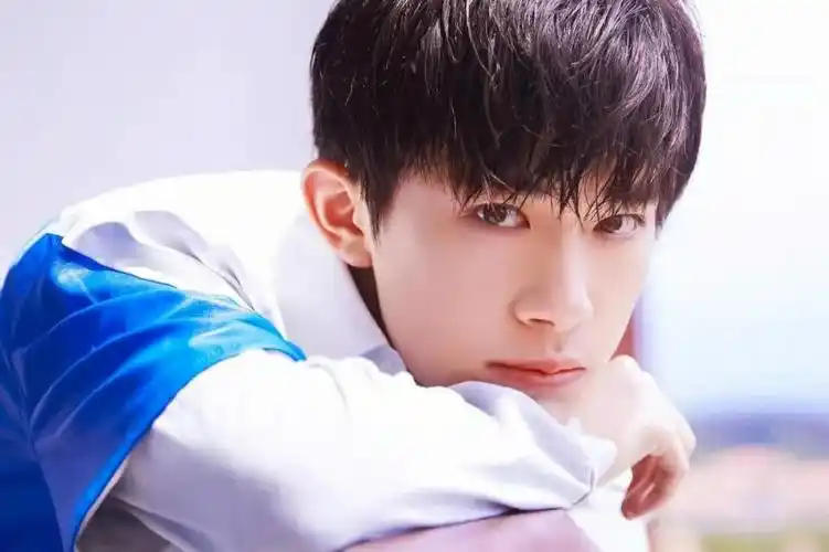 易烊千玺电脑壁纸①78