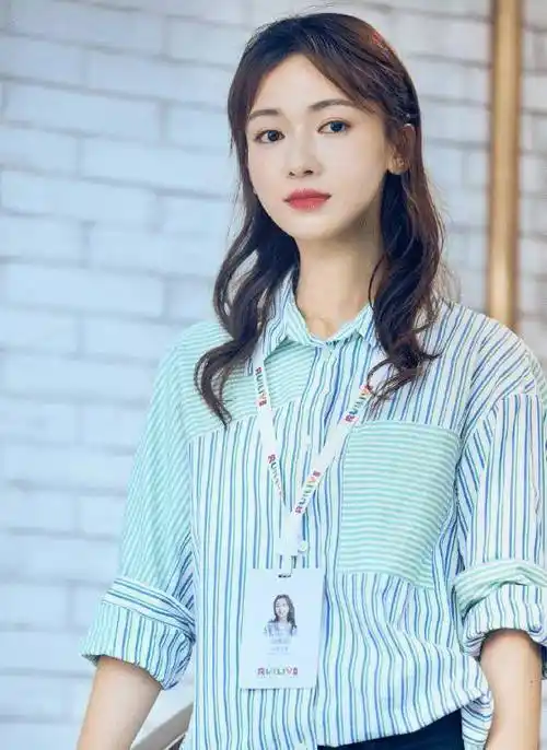 李沁90斤吴谨言88斤,两人同时被黄景瑜树熊抱,谁谎报体重了?