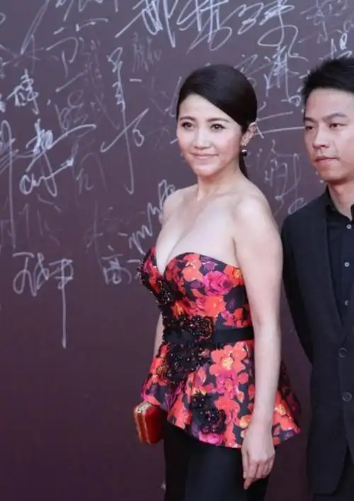 然而,漫长的照顾病人生活还是击垮了颜丙燕的心理防线.