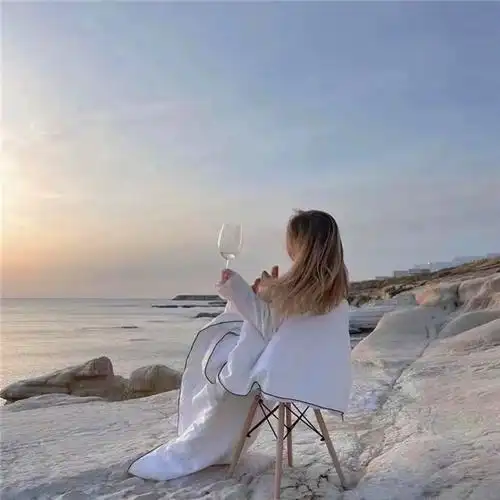 高级女生侧脸头像小众背影时尚图片