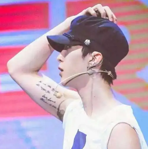 同样有纹身范丞丞的佛系蔡徐坤的精美而黄明昊的绝对是大佬