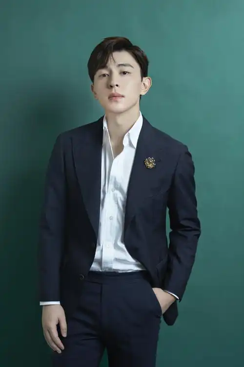 宝藏男孩邓伦影视综艺全面发展国民度与商业价值实力认证