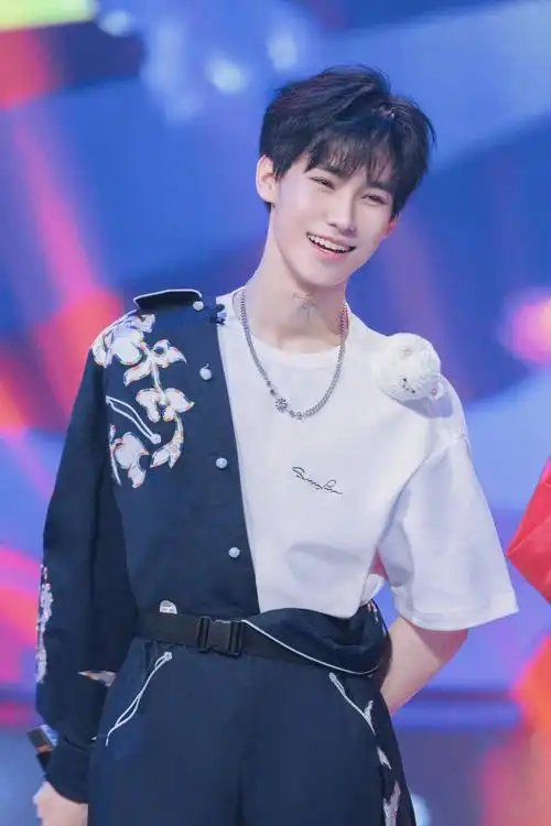 原创音乐人张真源,唱跳俱佳全能偶像,夏日少年,热血青春,.