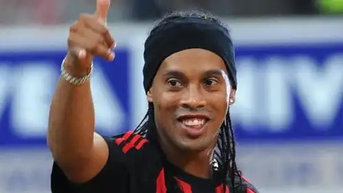 小罗如今胡须发白,状态如老头,生涯收入2亿为何如此窘迫?