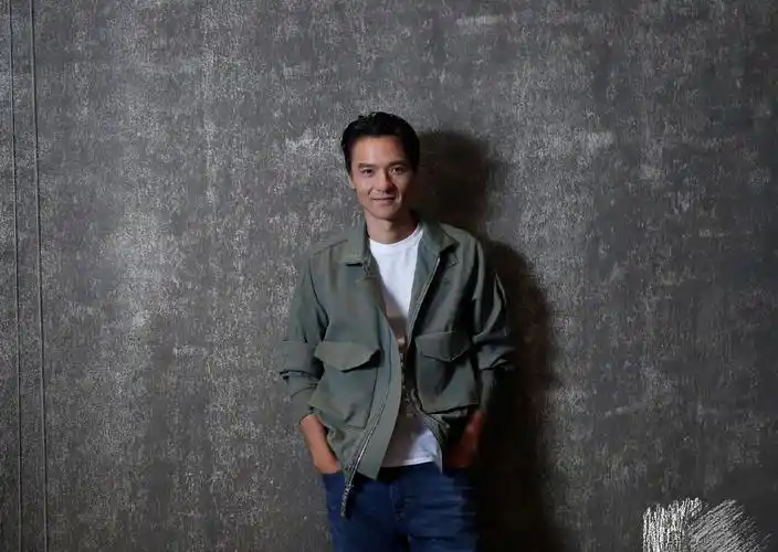 舒淇的老公冯德伦周末晒个人写真被指为这部电影打广告