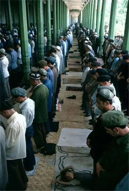 日本摄影师镜头下的80年代20万张老照片平淡的画面太打动人