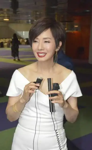 毛舜筠真是冻龄即使年过60依旧保持着青春美的优雅高级