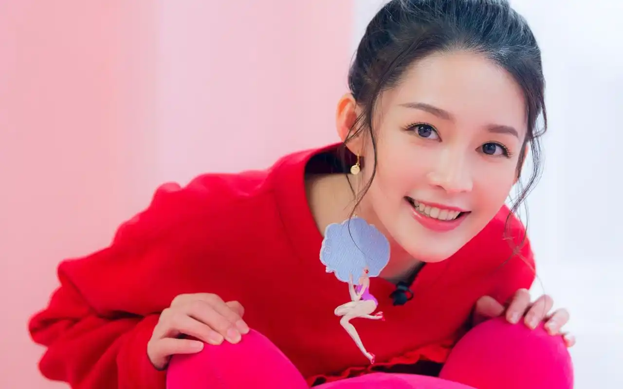 李沁甜美可爱写真高清桌面壁纸