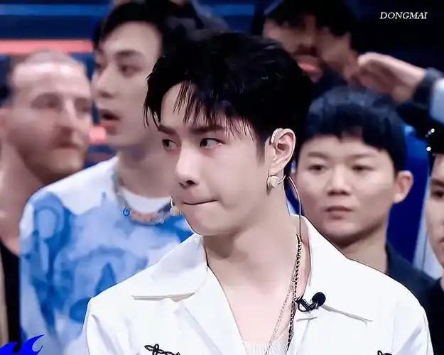 王一博好爱抿嘴,这就是王"一"博吗?