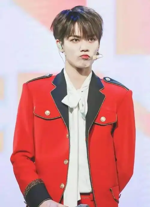 林彦俊,帅哥嘟嘴还是帅的.