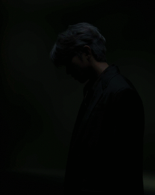 最新蓝灰色发色##蔡徐坤又双叒叕换新发色了##蔡徐坤最新银灰色发色