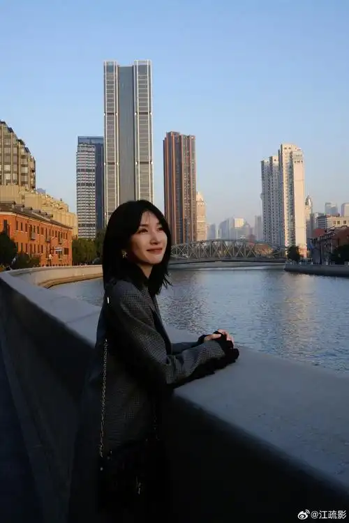 江疏影短发好有氛围感为什么这种发型只在你们头上好看呢