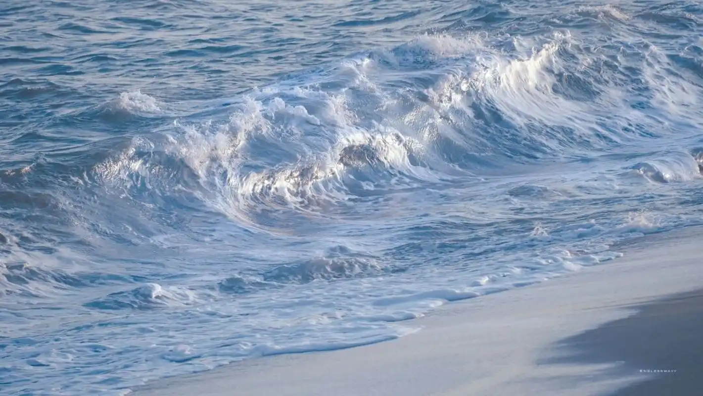 【高清海浪壁纸第二弹01】 干净清爽的海边 想在夏天光着脚丫踩在