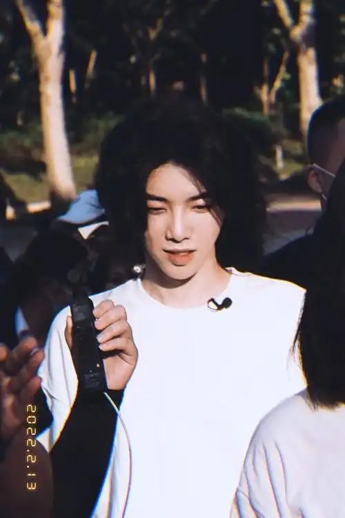 oldroll  #照片 #华晨宇 照片都变高级了wo<( - 抖音