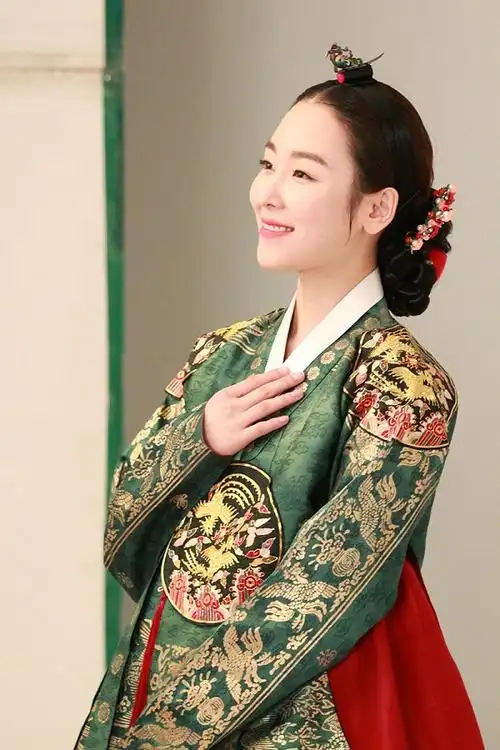 徐玄振广告片场花絮发布 韩服造型优雅端庄