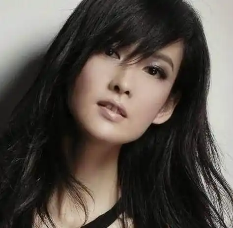 51岁周慧敏晒美照大秀香肩锁骨,还是当年玉女范_头像_照片_美貌