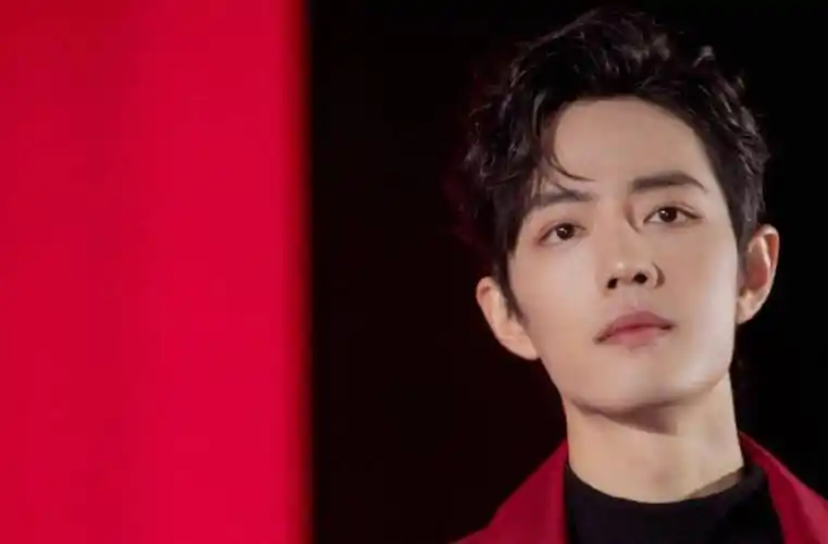 原创肖战银发大片终曝光颜值满分获盛赞却被指适合演郭敬明作品